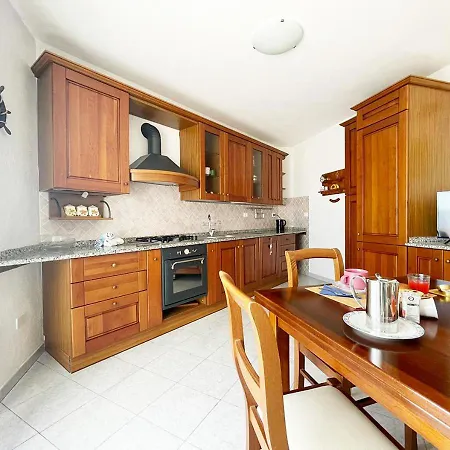 Appartamento Pgs Immobiliare Srls Supramare Quadrilocale Con Balcone Vista Mare E Parcheggio Privato La Maddalena (Sassari)
